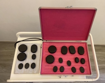 Kit de piedras volcánicas para terapias y masajes.