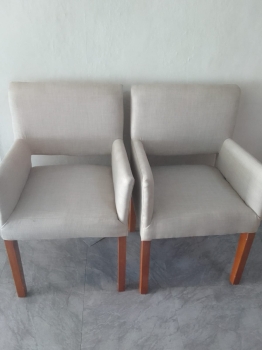 Comedor butacal de 8 sillas tapizado en tela canvvas color beige