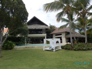 Jochy real estate vende villa en puntacana resort  club r.d