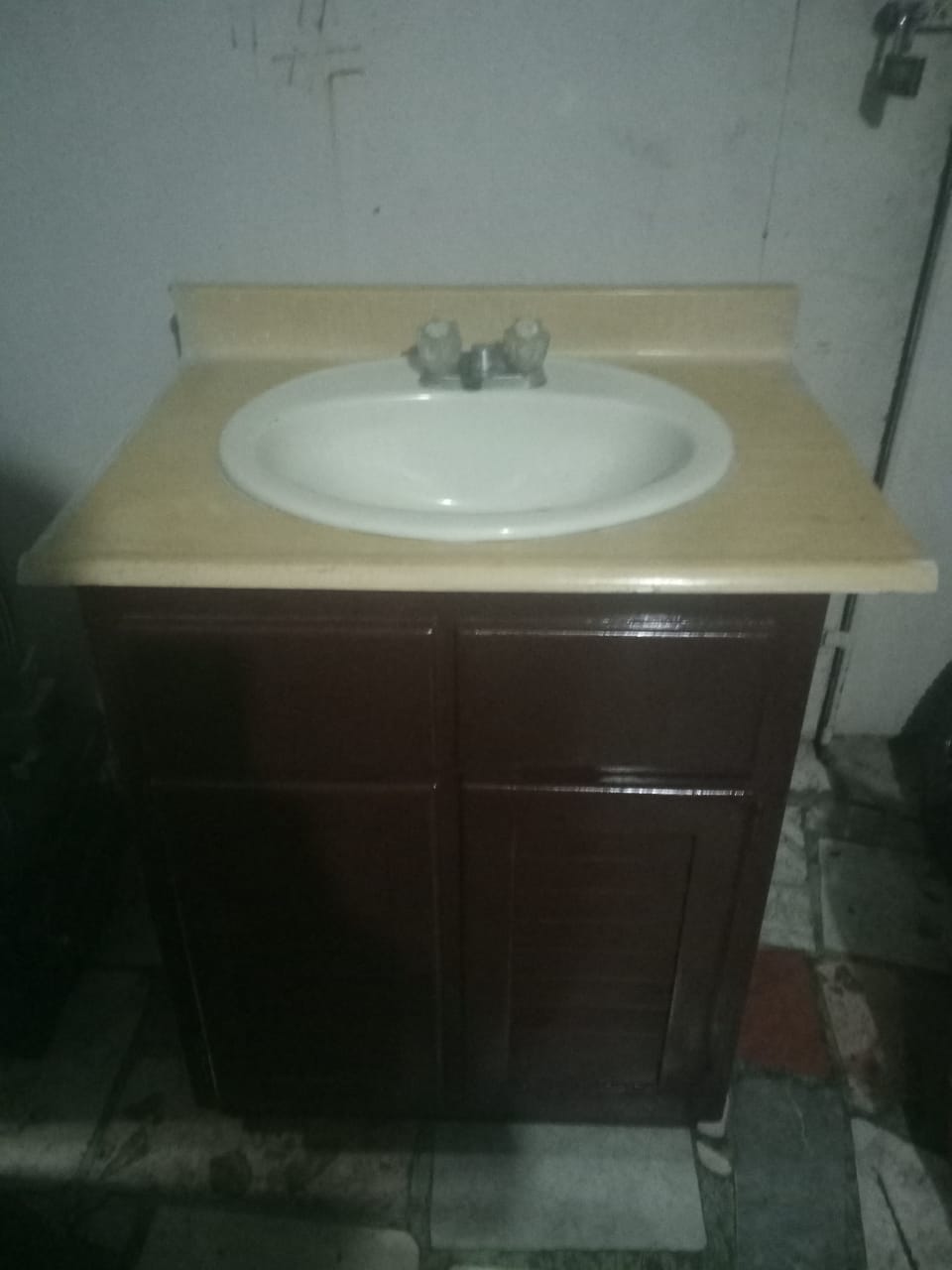 lava mano con mueble en caoba. en La Romana Foto 7222479-4.jpg