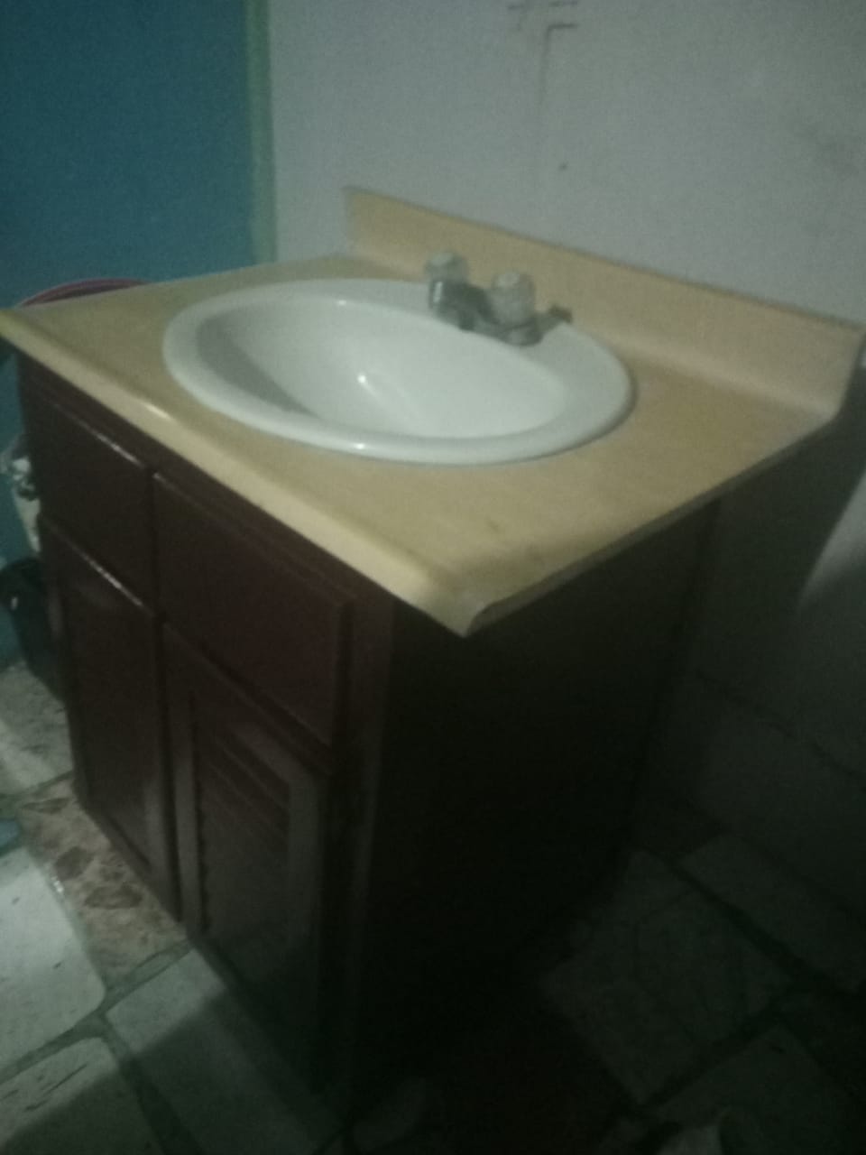 lava mano con mueble en caoba. en La Romana Foto 7222479-7.jpg