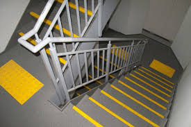 Escaleras de emergencias barandillas y pasamanos en metal y acero inox Foto 7223966-4.jpg