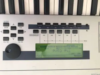 Piano yamaha motif mo8