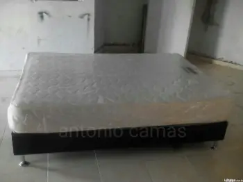 Cama queen 60 con base tapizada negra