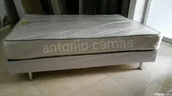 Cama queen 60 con base tapizada blanca