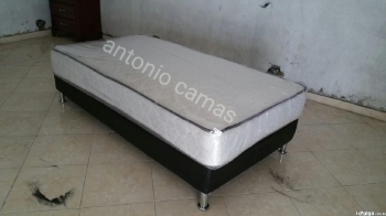 Cama twin 39 con base tapizada negra