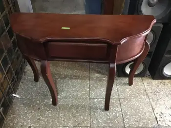 Repiza tipo credenza en caoba