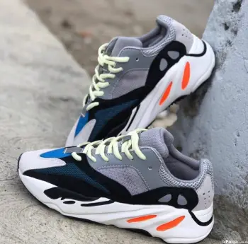 Tenis adidas yeezy 700 wave runner