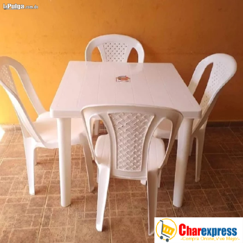 Comedor  blanco  de 4  sillas color