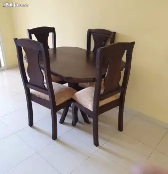 Comedor de 4 sillas elegante. nuevo