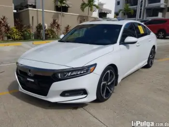 Se renta / alquiler vehículo honda accord 2018