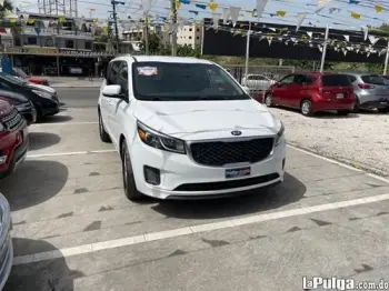 Se renta / alquiler vehículo kia sedona 2015