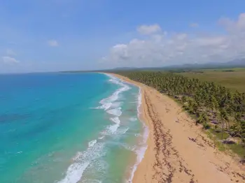 Terrenos lineales a la playa fincas ganaderas en el campo y