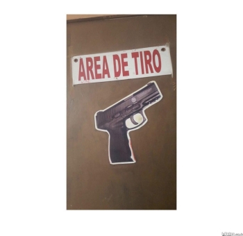 Curso práctica polígono de tiro armería arma pistola balas diana