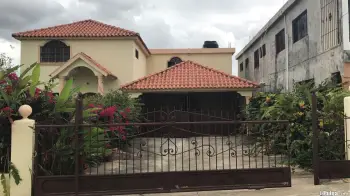 Vendo casa 2 niveles en higuey 1200 mts.2 rebajada brisas del llano