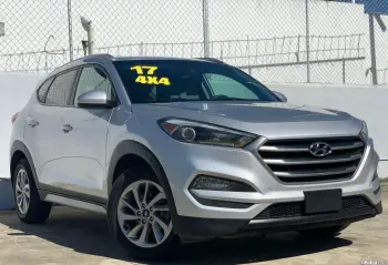 Hyundai tucson se 2017 clean carfax