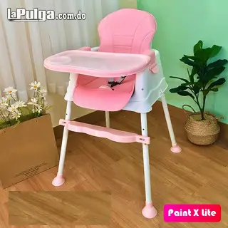 Silla alta para bebes comer con ruedas rosada y azul.