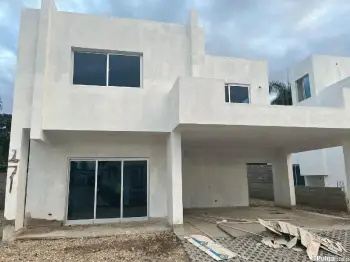 Se vende casa de 2 niveles en el residencial las palmeras 3 mvs s.c