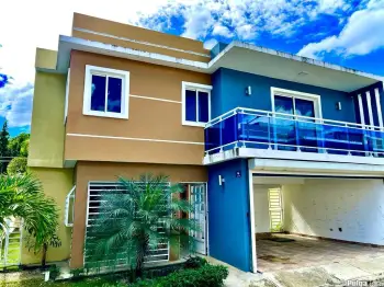 Se vende hermosa casa en el residencial alta vista s.c