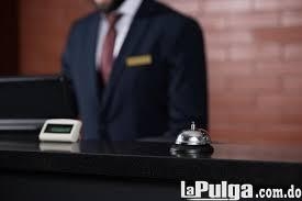 Recepcionista masculino bilingue