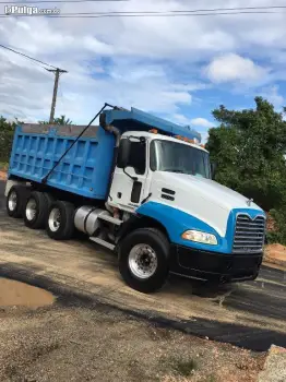 Mack pennacle volteo 18 metros cúbicos 2009 azul y blanco 2009 diesel