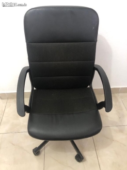 Cómoda y funcional silla de escritorio usada