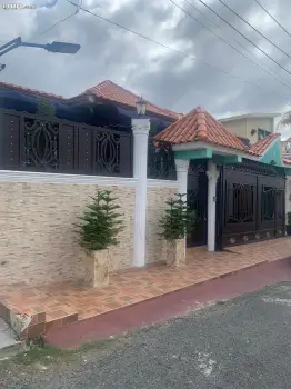 Casa en residecial amapola santo domingo este negocible