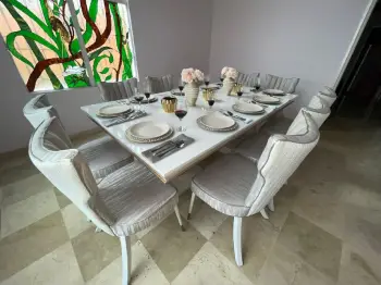 Exclusivo set de comedor 10 sillas tapizadas y mesa blanco ty dorado