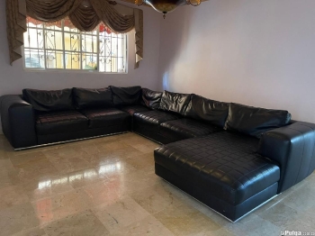 Moderno sofa seccional negro super confortable con chaise lo
