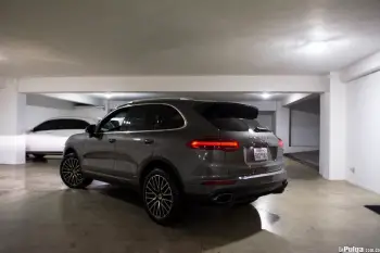 Porsche cayenne 2016