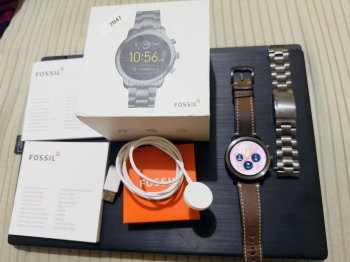 Reloj fossil smart watch  en su caja con todo como nuevo