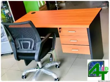 Escritorio y silla de oficina. combo en oferta