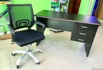 Escritorio y silla de oficina. combo en oferta