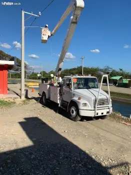 Grua canasto freightliner fl 70 1999 diesel