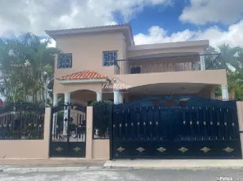 En venta amplia casa con piscina. puerto plata