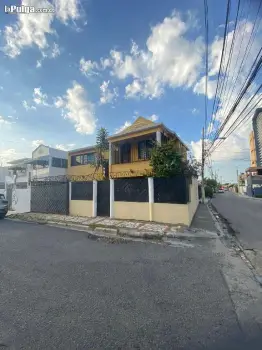 Casa de dos niveles en venta en el sector vista hermosa