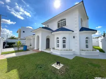 Hermosa casa con piscina y jacuzzi en proyecto cerrado