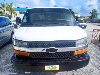 Chevrolet express 2009. mercancía vehículo carga busco encontrar