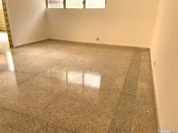 Alquilo casa para vivienda o negocio en la castellana