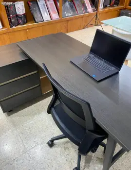 Escritorio de madera en l