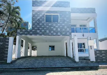 Venta de casa en la autopista de san isidro prado oriental.