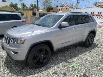 Jeep grand cherokee laredo  2017