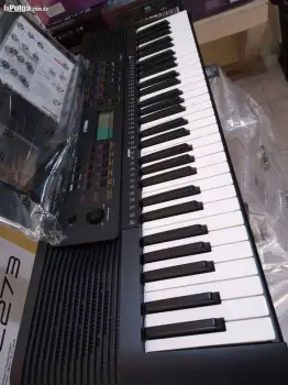 Piano yamaha psr-e273 de 66 teclas 5 octava