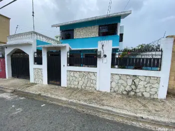 Hermosa casa de dos niveles en venta en zona no solitaria 