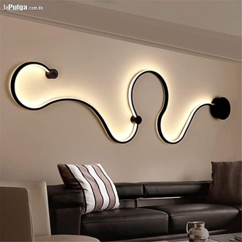 Lámpara de pared de aluminio en forma de serpiente creativa
