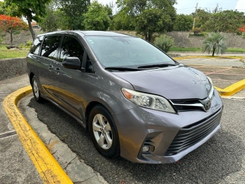 Toyota sienna le 2019 impecable.