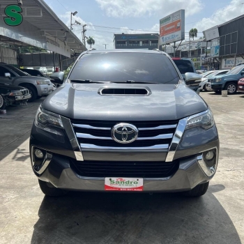 Jeep toyota fortuner 2017