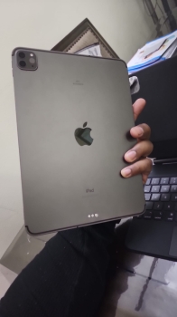 Ipad pro 11-inch 2nd generation  magic keyboard for ipad