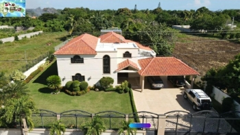 Hermosa residencia cerca de playa nizao