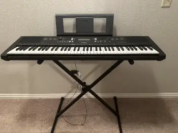 Piano yamaha psr-ew300 /76teclas